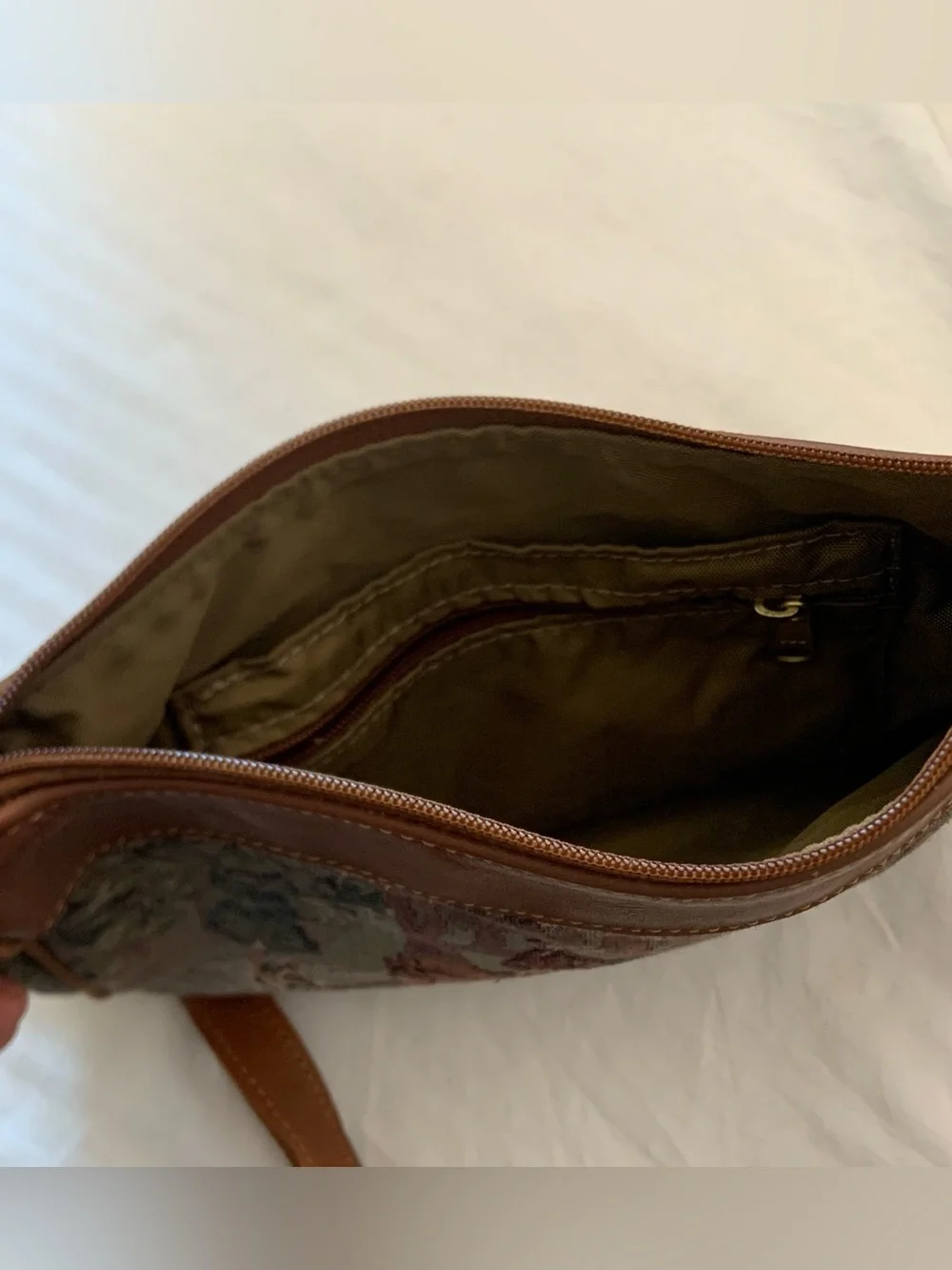VINTAGE Orvis Brown Leather-Trim Tapestry Messenger Bag with Equestrian Scene